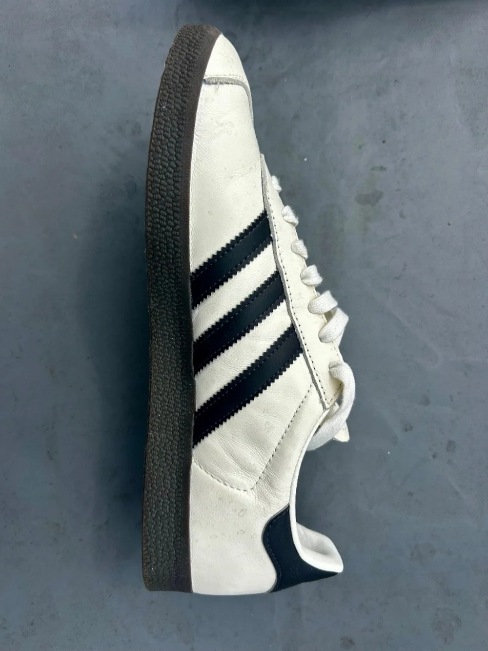 Adidas Gazelle mens leather sneaker (Germany Edition)